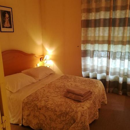 Hotel De La Place Liffol-le-Grand Eksteriør billede